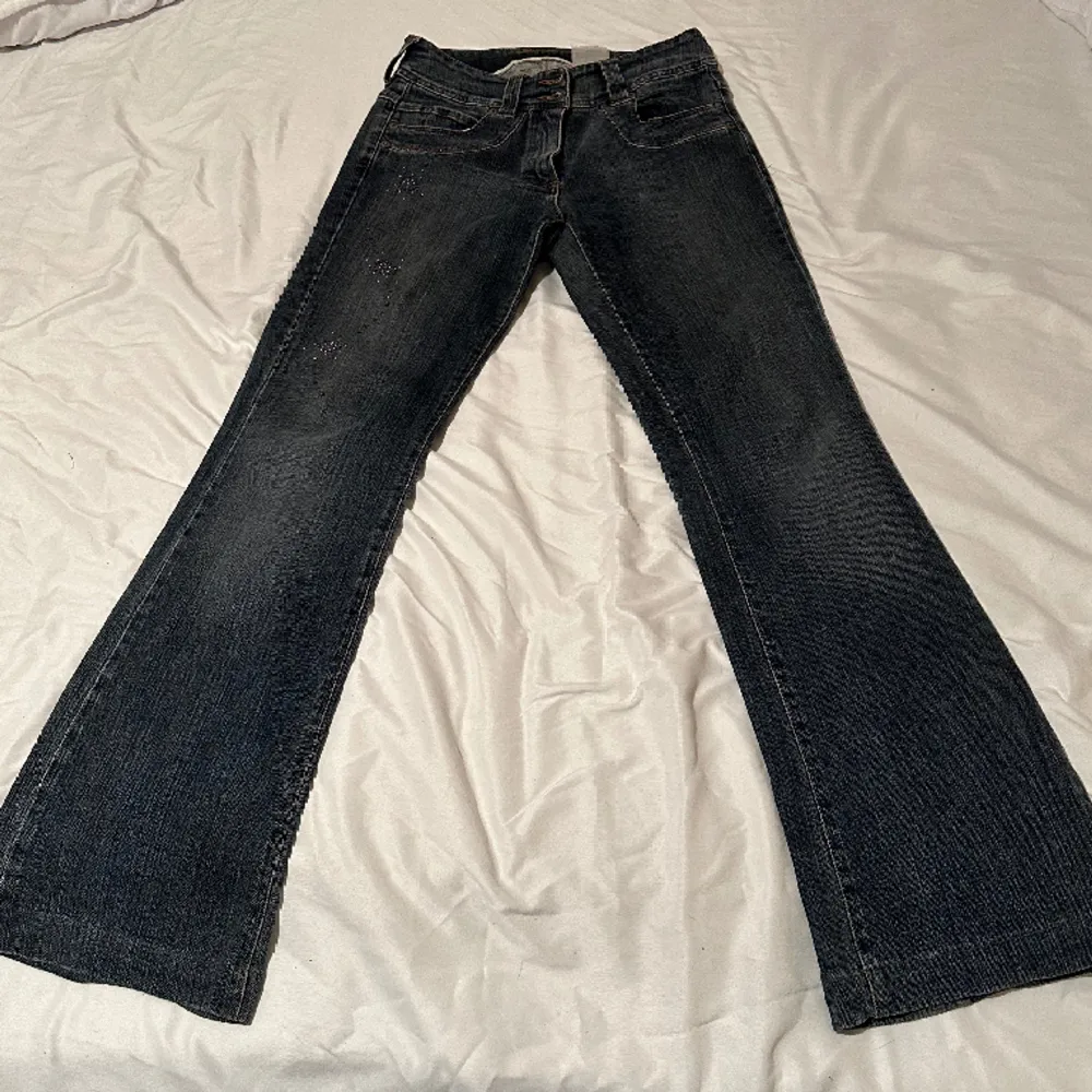 Bootcut jeans fråga om de finns nåt du undrar över 💝. Jeans & Byxor.