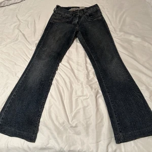 Bootcut jeans - Bootcut jeans fråga om de finns nåt du undrar över 💝
