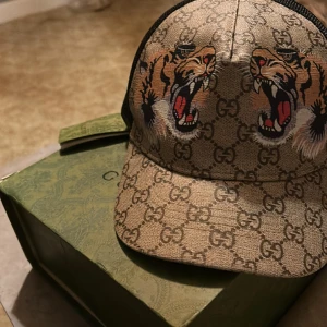 Gucci keps - Gucci keps sparsamt använd storlek M