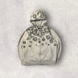 goth vintage y2k hoodie - fett cool och knappt använd!