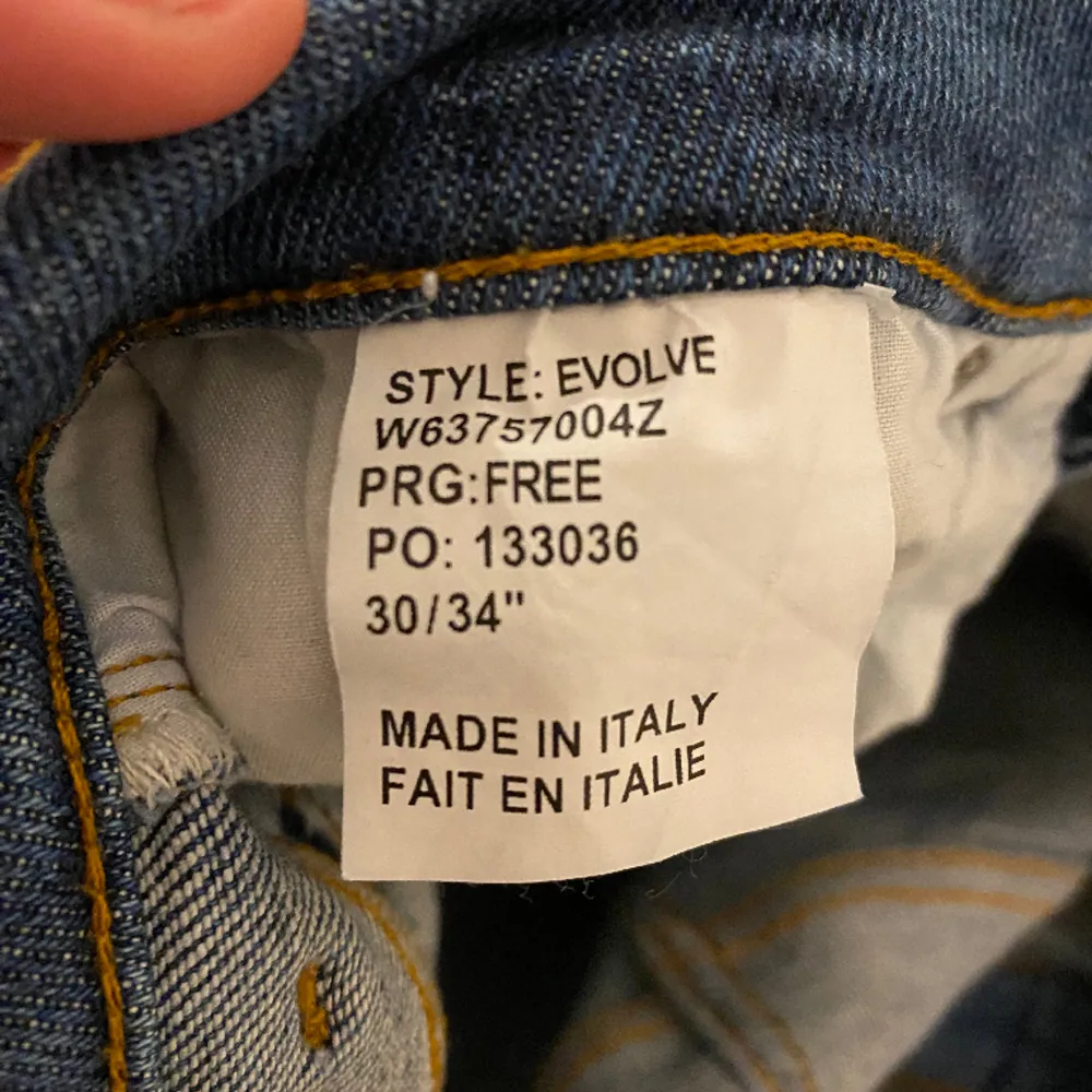 Feta jeans från tiger of sweden, skit bra skick, modellen heter Evolve och är en slim-regular passform, beror lite på hur du är byggd. Skriv ifall ni har frågor!. Jeans & Byxor.