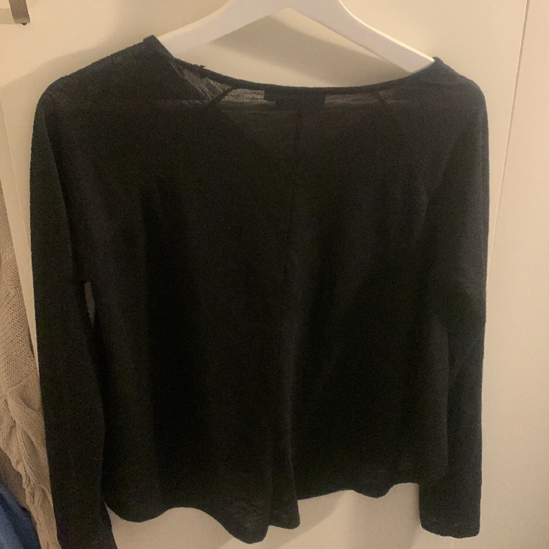 Genomsynlig tröja - 91