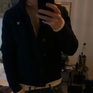 Lyle and scott ull jacka  - Tja! Säljer nu denna snygga ull jacka från lyle and scott i storlek s :) inga defekter på jackan och den är i fint skick ☺️