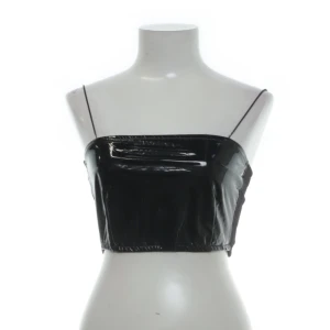 Lacktopp - Lackad topp från Lisa Anckarmans kollektion för Madlady. Endast använd en gång. Storlek L men passar även en M. 