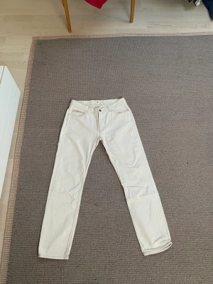 Jeans  - Perfekt till sommaren eller white party 