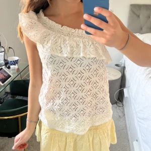 Topp! - Off shoulder topp! Så snygg och perfekt till sommaren 