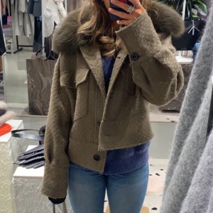 Meotine Jacka - säljer min meotine jacka för att jag inte använder den längre, nypris 2800kr❤️