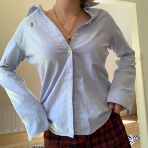 Ralph Lauren skjorta - Super fin skjorta från Ralph Lauren 🤍 bra skick och passar till både jeans och kjol ✨