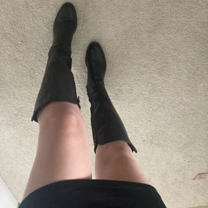 Stövlar från tamaris - Använda några gånger , äkta skinn . Nypris 1200kr