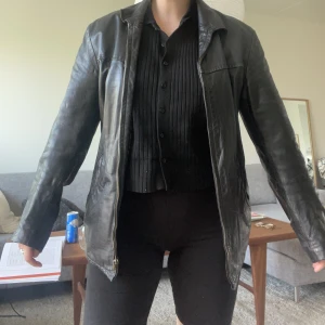 Läderjacka  - Supersnygg läderjacka i toppskick köpt secondhand   