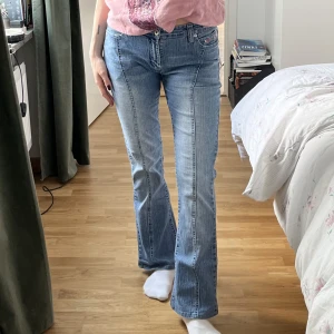 Jeans - y2k low waist jeans  1,65 som referens