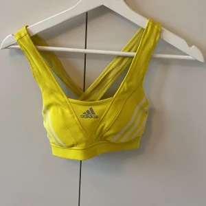 Sport bh - Adidas sportbh, storlek S