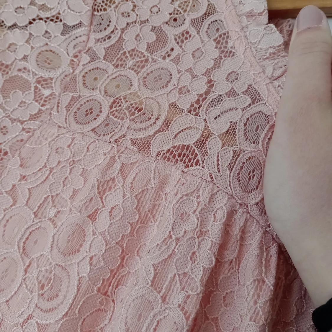 Rosa spetsklänning  - 90