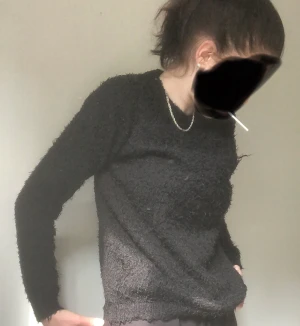 Svart mjukis tröja  - Mycket använd, super mysig! Men bra skick!