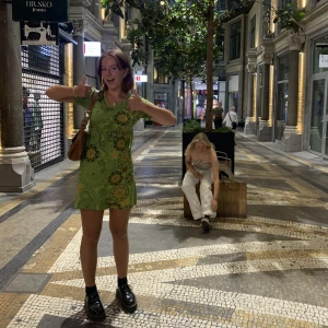 Klänning  - Jättefin klänning från sol&måne som jag knappt använt. Den går att justera under bysten. Pris kan diskuteras!! 