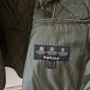 Äkta barbour vintage - Barbour jacka i storlek M-L. Nyskick knappt använd.