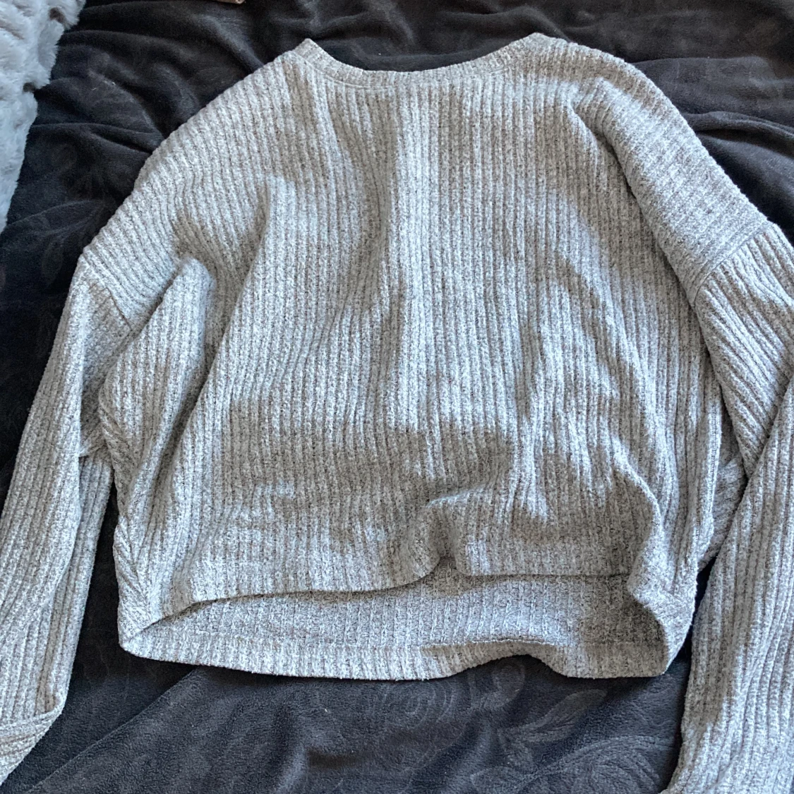 Grå långärmad tröja  - 90