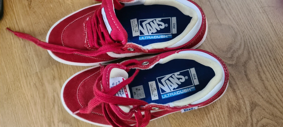 Vans gympaskor i stl 36.5  - 90