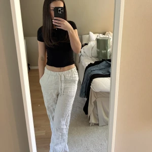 Linnebyxor  - Linnebyxor från Arket! Bra skick!! 💕