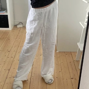 Linnebyxor H&M - Fina linnebyxor från HM, använda ett få antal gånger🤍nyskick och inga defekter👍🏻