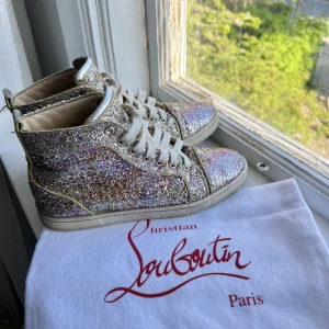 Louboutin skor - Skor från Christian Louboutin i strl 36 - kommer med dustbag 