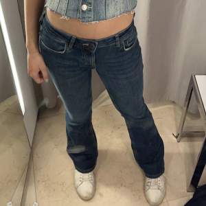 Low waist jeans från Zara, storlek 34. Nya! 200kr
