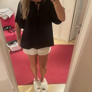 Blus från hm - Svart blus från hm med knytning❤️