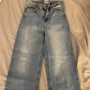 Jeans ”Lane” XS - Jeans ifrån lager 157. Använda vid ca 10 tillfällen men det är inget konstigt med dom. Passar tyvärr inte mig därför säljer jag dem.   Köpare står för frakt  Går att diskutera pris  Skriv pivat för fler bilder 