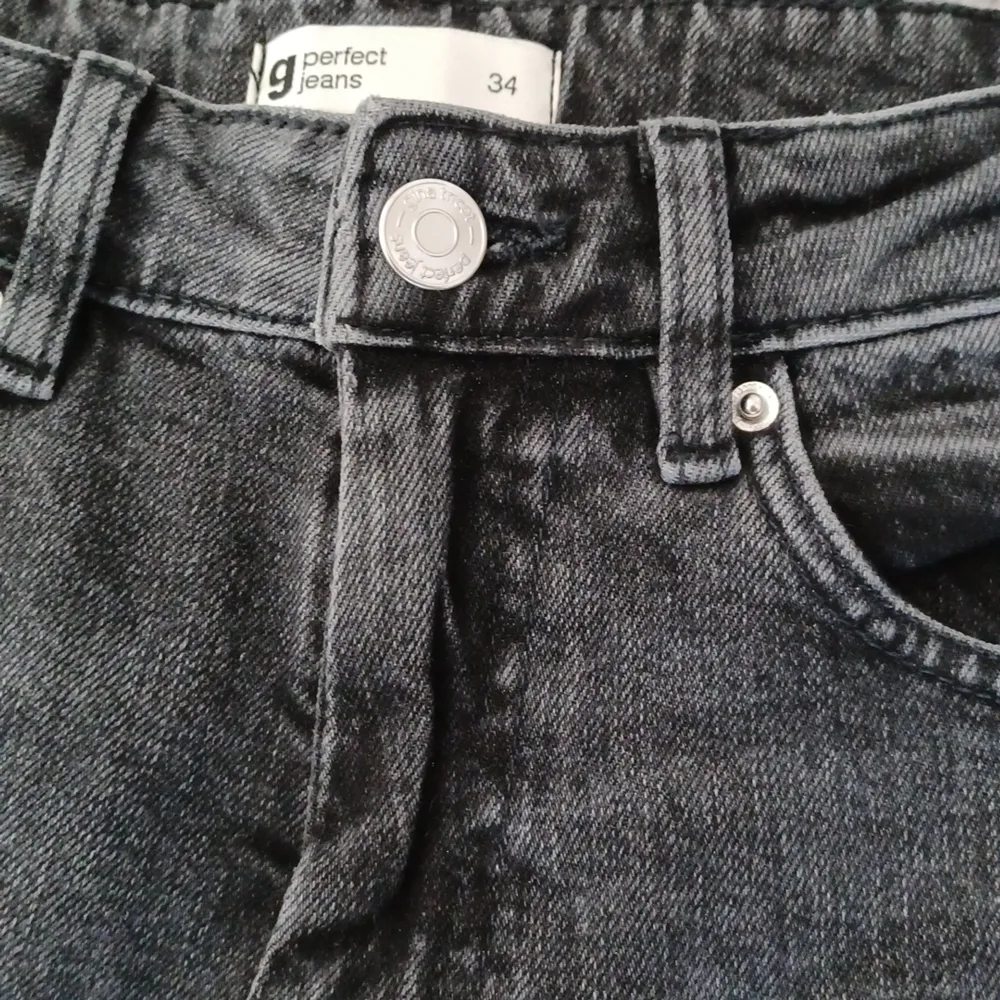 Säljer dessa ankel jeans från gina tricot. Använda vid ett tillfälle. Jeans & Byxor.
