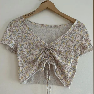 Topp - Använd 1 gång. Bra skick.