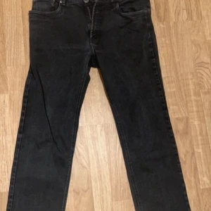Raka jeans - Raka svarta jeans i bra skick. Storlek 32, 32