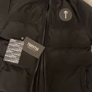 Trapstar jacka  - Svart trapstar jacka 