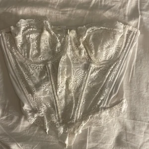 Korsett - Vit korsett som aldrig är använd 