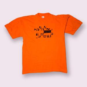Merchandise från 1996, Tjejtrampet 19 maj Sthlm. Samarbetspartner Sj.  Storlek - XL (Unisex.) Färg - Orange med svart text Materiel - 100 % Cotton. ( Heavy cotton)