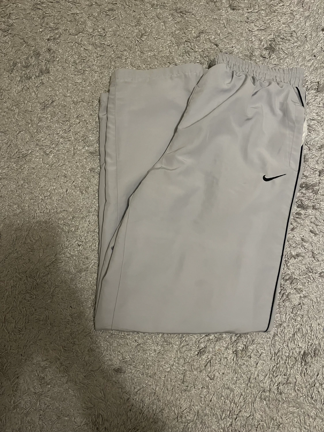 Gråa Nike trackpants  - 90