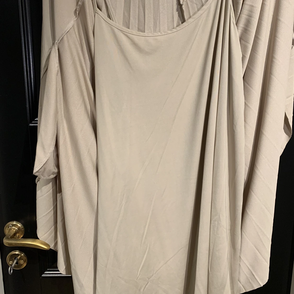 Långärmad plisserad klänning - 91