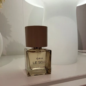 Caia parfym  - Caia parfymen från julkalendern, finns inte att köpa. 600kr.✨ helt ny aldrig använd endast testad en gång 50ml.