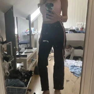 Jeans - Kommer aldrig till användning löngre, lite slitna