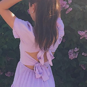 Sommarklänning - Jättegulliga rosetter bak🥰