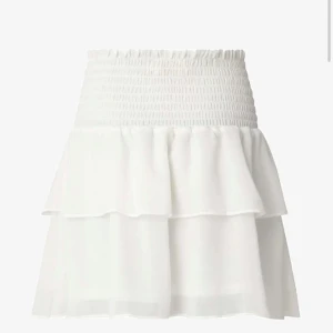 Chelsea kjol - CHELSEA MED VOLANG - A-linjekjol Aldrig använd!  Offwhite 