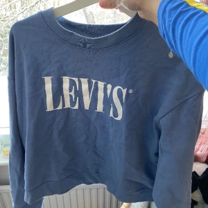 Blå leviströja - Använd fåtal gånger så den är i nyskick!