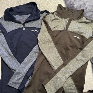 Ridtröjor - Två ridtröjor från märket fair play. Väldigt fint skick på båda! Säljes ihop för 150kr eller 100/st 💕💕