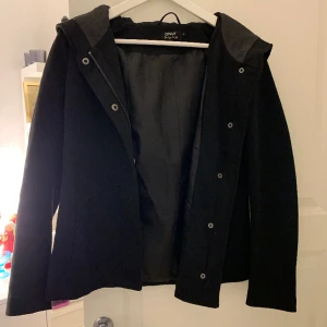 Jacka - Super mysig jacka som sitter as fint! använder den inte längre🩷