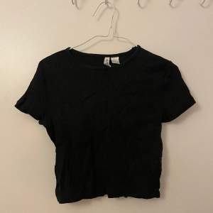 Svart ribbad t-shirt från H&M