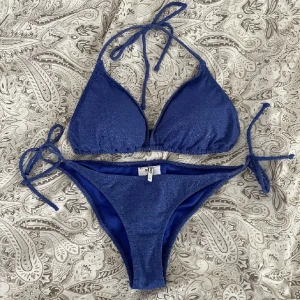 Glittrig bikini  - Använd 1 gång 