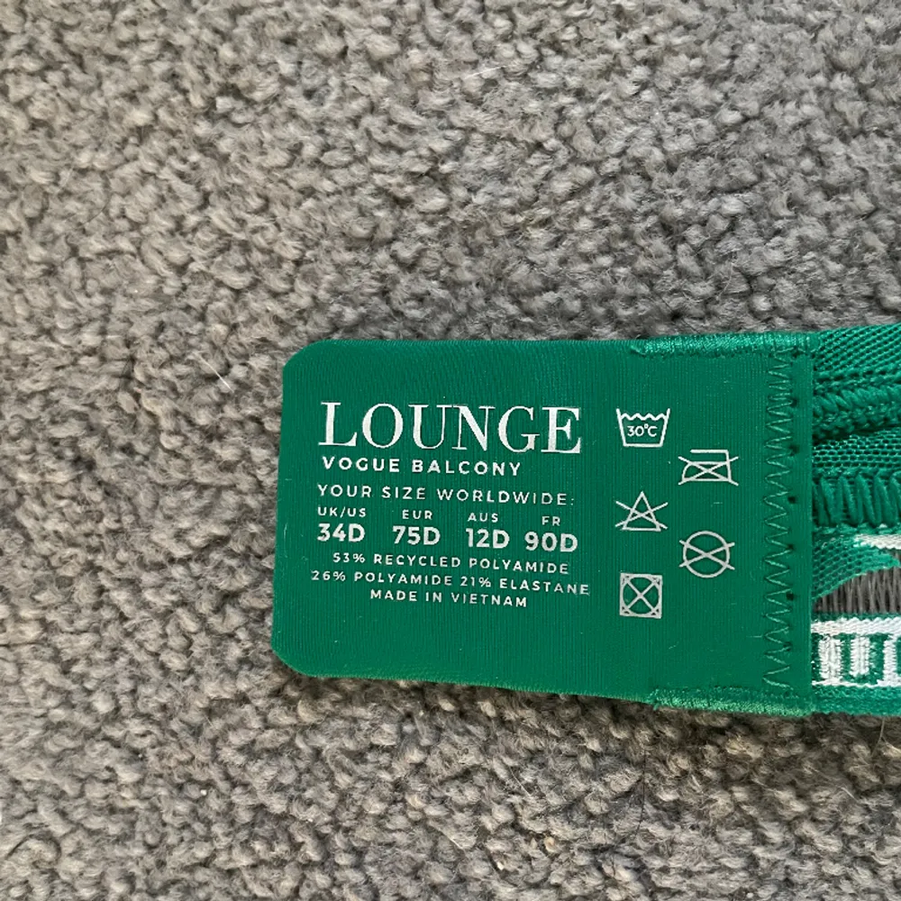 Lounge wear bh, aldrig använd! Liten i kupstorlek!. Accessoarer.