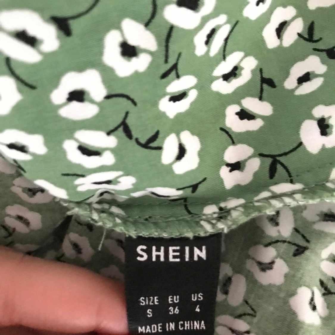 Grön blommig klänning  - 91