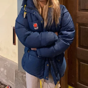 Fjällräven jacka  - Intressekoll på min mörkblå fjällräven jacka i nyskick! 