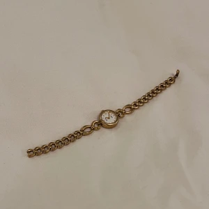 Klocka  - Söt gammal liten klocka! 