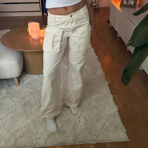 Cargo byxor från nelly - Säljer mina cargobyxor från Nelly 